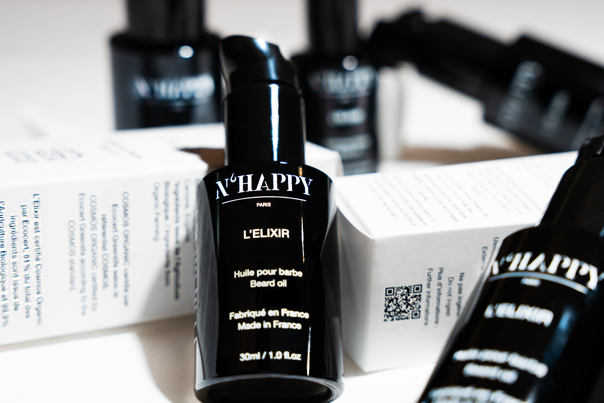 Produits premium soin barbe Nhappy en mise en scène lifestyle