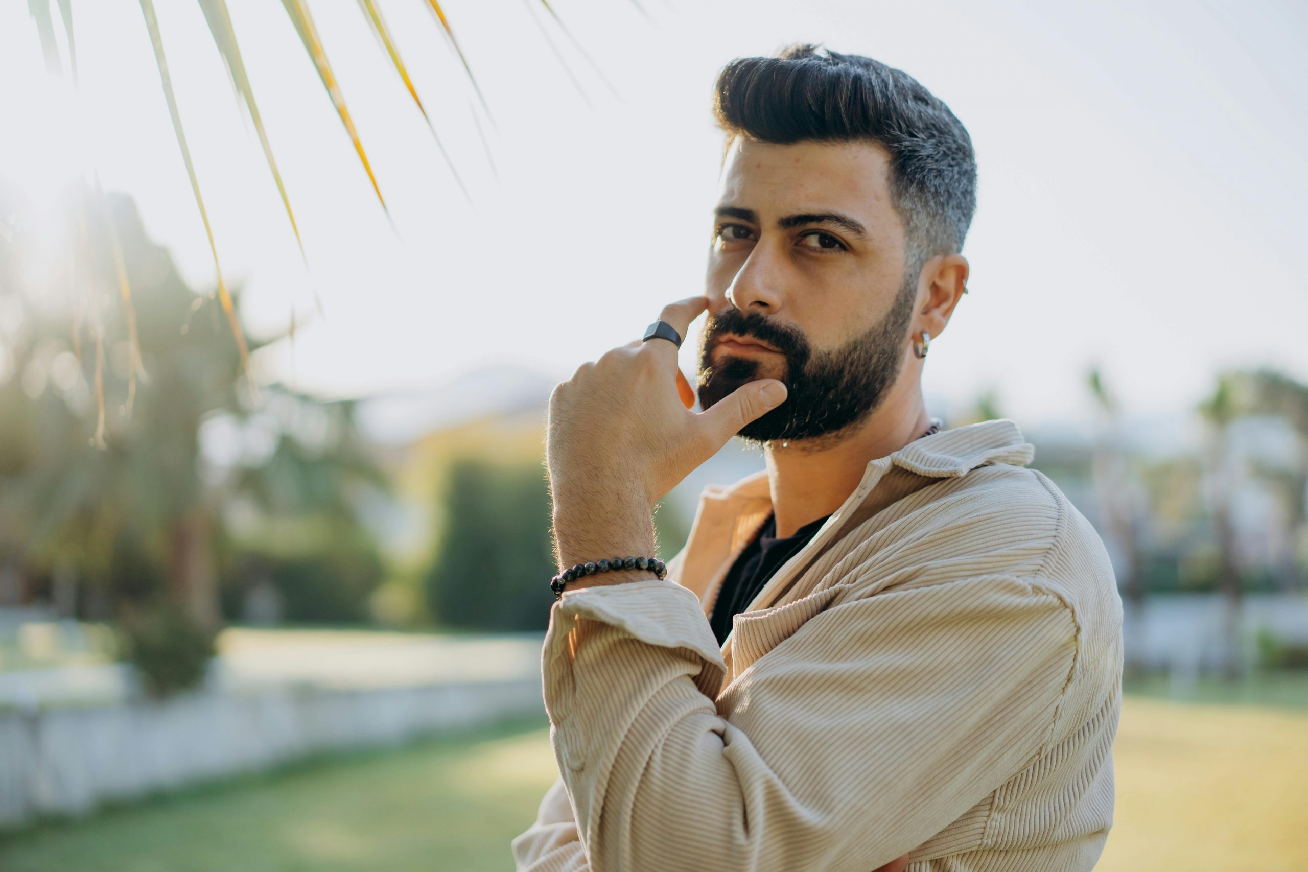Barbe hydratée et disciplinée grâce à un soin intermédiaire